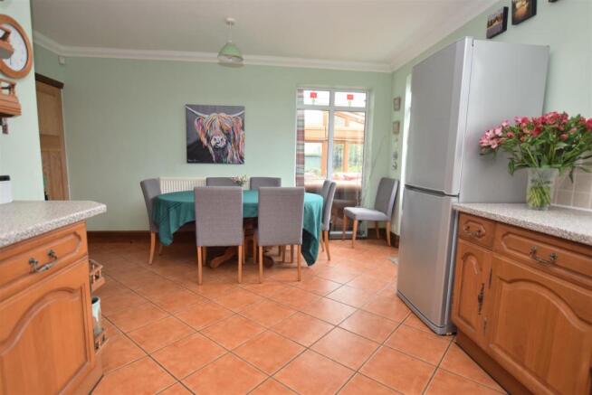 Spacious Dining Kitchen