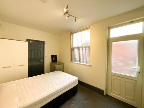 5 bed Terraced to rent Image 6
