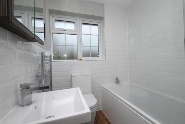 LUXURIOUS REFITTED BATHROOM