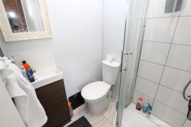 6 bed House to rent Image 7