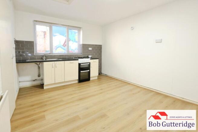 FITTED KITCHEN / DINER