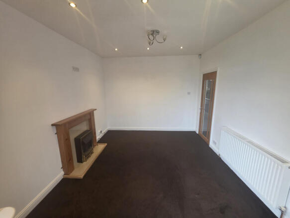 4 bed Semi-Detached to rent Image 6