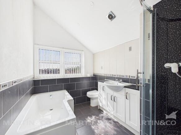 2 bed Flat to rent Image 9