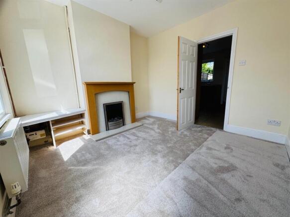 LIVING ROOM: