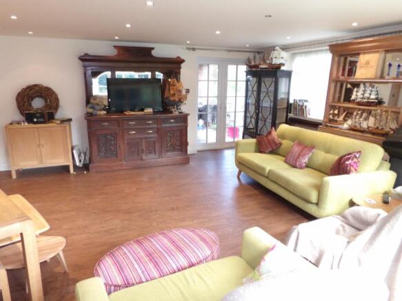 Lounge/Dining Room