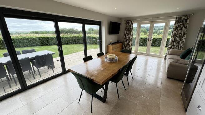 Kitchen/family ro...