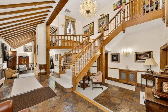 8 bed Detached for sale Image 4
