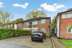 60, Runnymede, Colliers Wood, London SW19 2PQ
