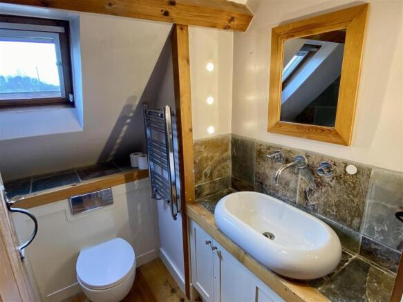 Bathroom (1).JPG