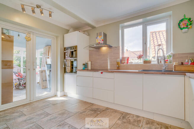 4 bed Detached for sale Image 4