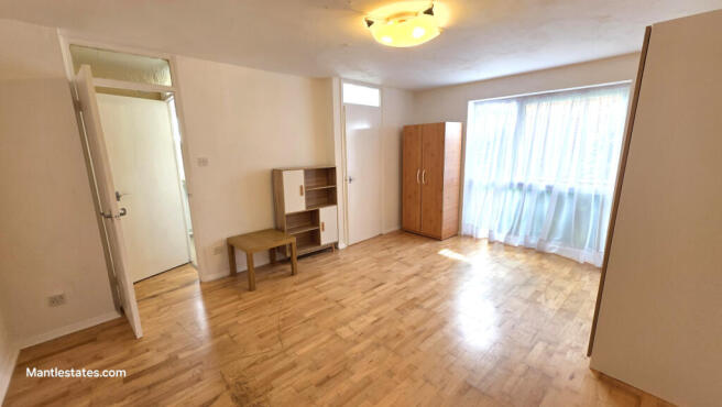 STUDIO ROOM