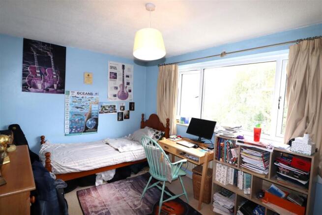 bed3 e.JPG