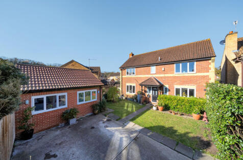 Bullivant Close, Worcester Park, Greenhithe, Kent, DA9