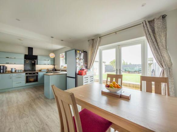 4 bed Semi-Detached for sale Image 5