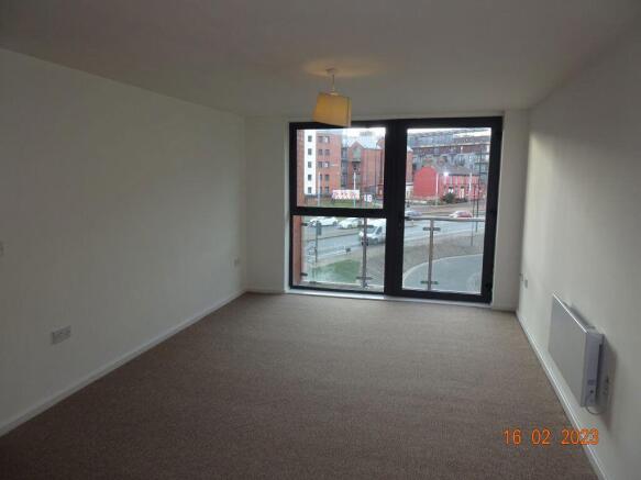 2 bed Apartment to rent Image 4