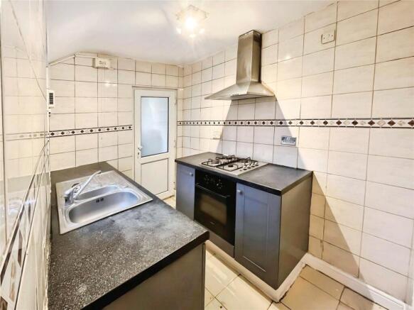 3 bed Terraced to rent Image 4