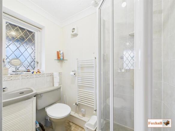 Downstairs Cloakroom / Shower Room