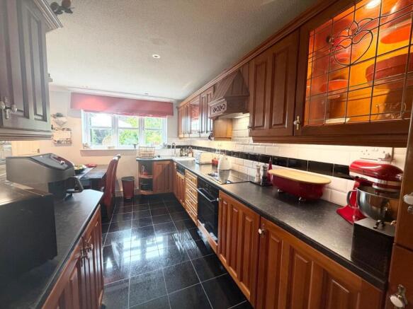 4 bed Detached for sale Image 12