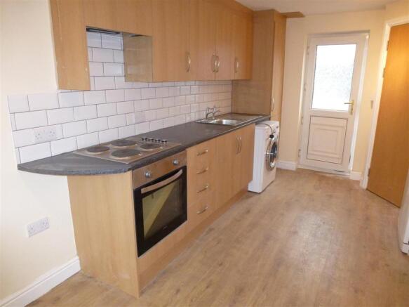 KITCHEN / LIVING