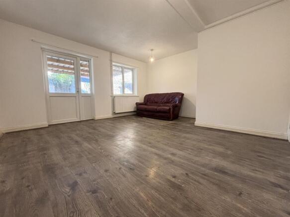Living Room 2.jpg