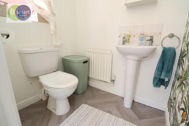 4 bed Detached for sale Image 8