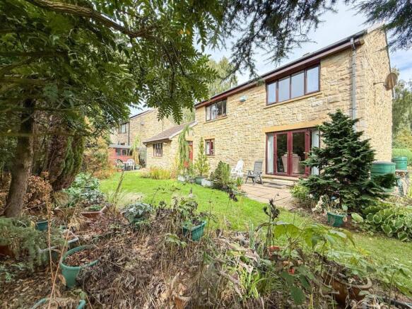 4 bed Detached for sale Image 7