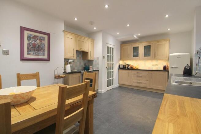KITCHEN / DINING ...