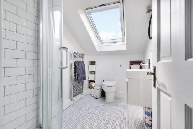 752121 (8)