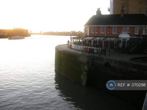 Riverside Path To Canary Wharf  Or Tower Bridge