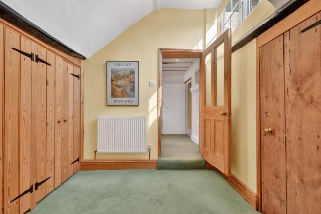 5 bed Semi-Detached for sale Image 9