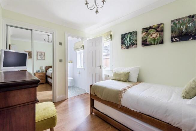 Bedroom 2(a).JPG