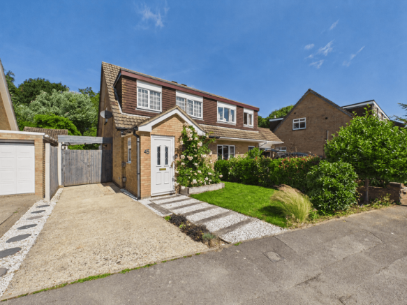 A Beautifully Presented Three-Bedroom Semi-Detach