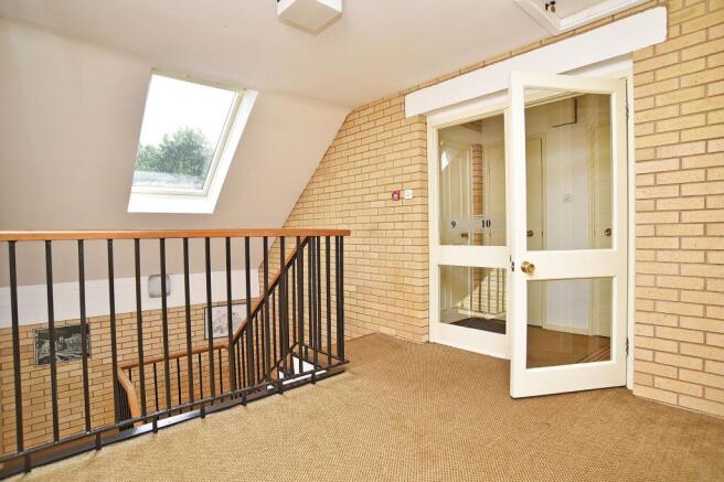 3 bed Flat for sale Image 8