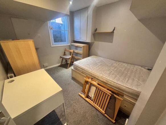 4 bed Terraced to rent Image 4