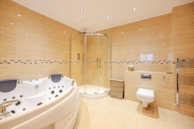 3 bed Duplex for sale Image 12