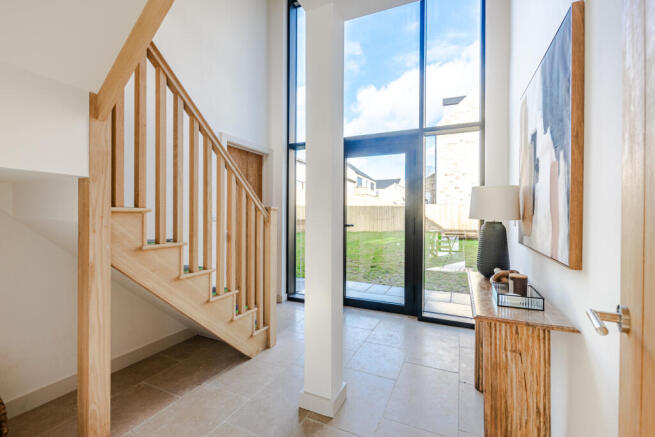 5 bed Detached for sale Image 8