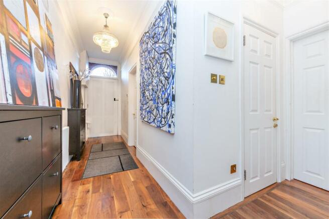 hallway frontdoor.jpg