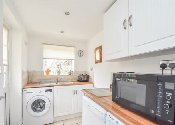 25 Ashenden Rise - Utility Room.jpg