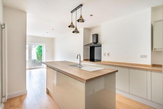 5 bed Semi-Detached for sale Image 6