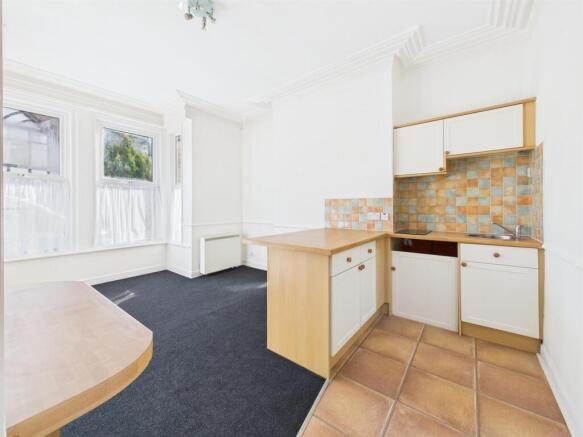 1 bed Flat for sale Image 4