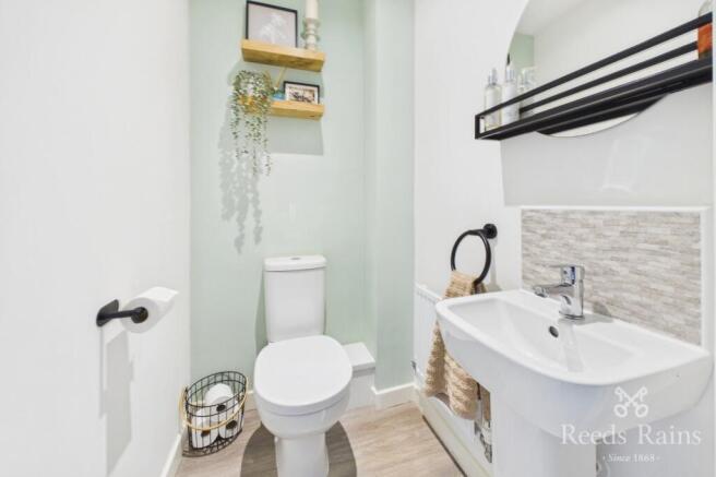 3 bed Semi-Detached for sale Image 6