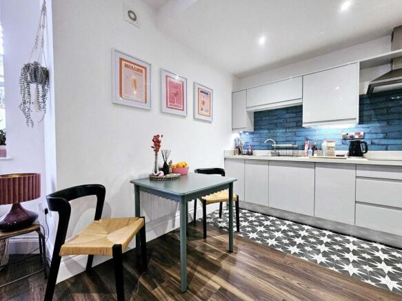 1 bed Flat for sale Image 6