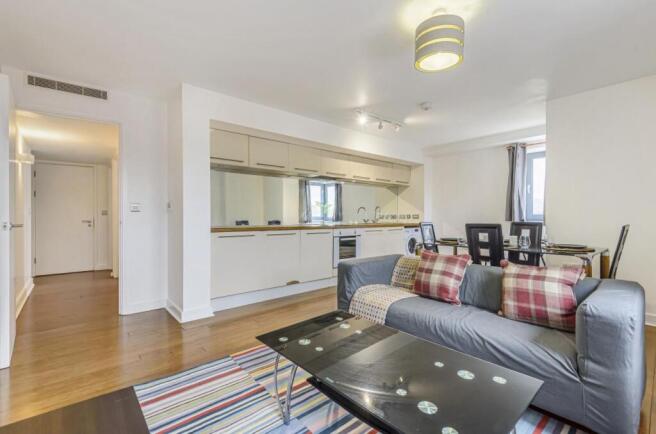 1 bed Apartment to rent Image 4
