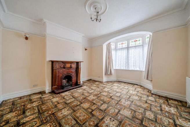 1446285-4-69de7ce...