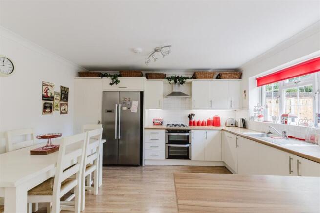 Kitchen 2.jpg