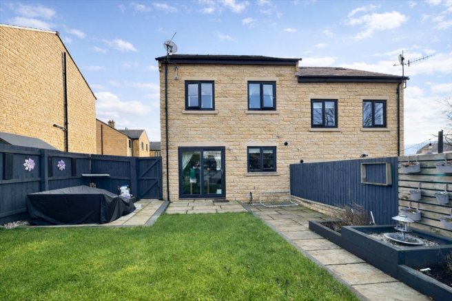 Croft Park, Glossop, SK13 photo 4