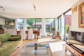 Flat 9, Bazalgette Court, Great West Road, London W6 9AG