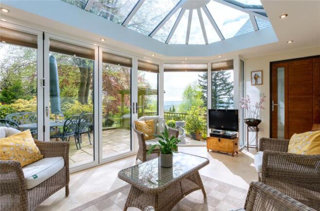 2 Reception Rooms