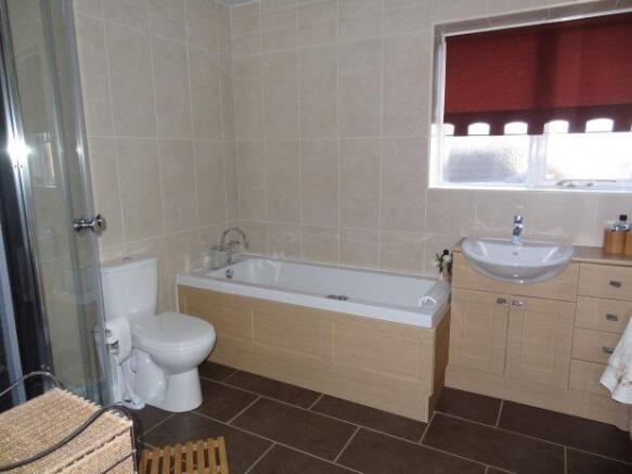 FAMILY BATHROOM