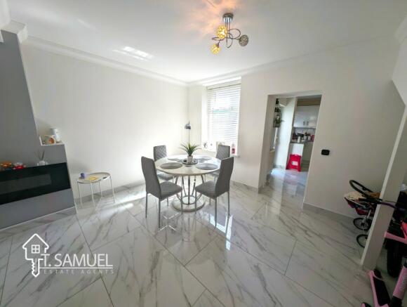 Living room 7